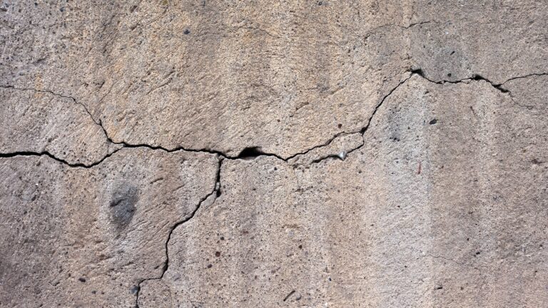concrete wall with cracks