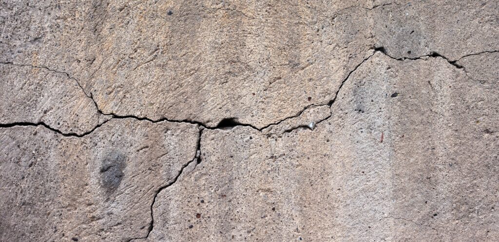 concrete-wall-with-cracks