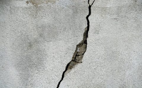 cracked-concrete