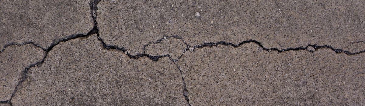 cracked-concrete-wall cracked-concrete